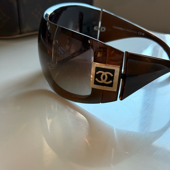 Chanel brown gold vintage iconic oversized Victoria Beckham shield sunglasses - Picture 9 of 14